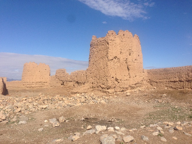  قلعه ایی در دوراهی دستجرد احمدآباد